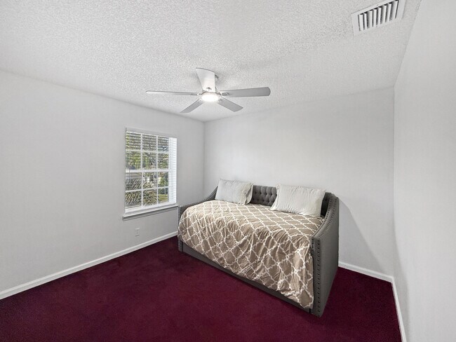 Building Photo - 4866 SW 32nd Terrace