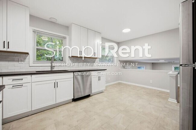 Building Photo - Beautifully Updated 4 Bedroom Home in Decatur! -1st month's Rent FREE with a 13-month lease!