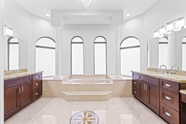 Building Photo - 16596 82nd Rd N