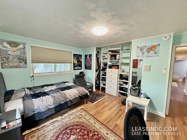 Building Photo - 6424 Hollins Dr