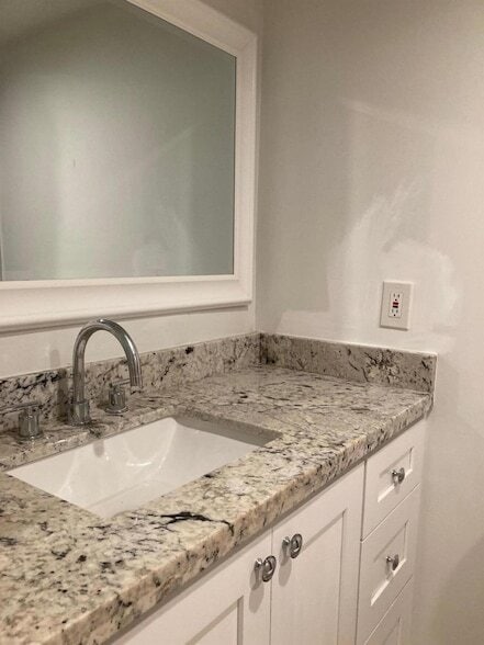 Building Photo - 2070 Yarmouth E