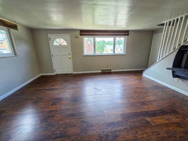 Building Photo - 151 Mahoning Dr