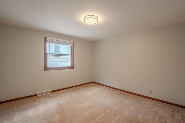 Building Photo - 1619 N 72nd St