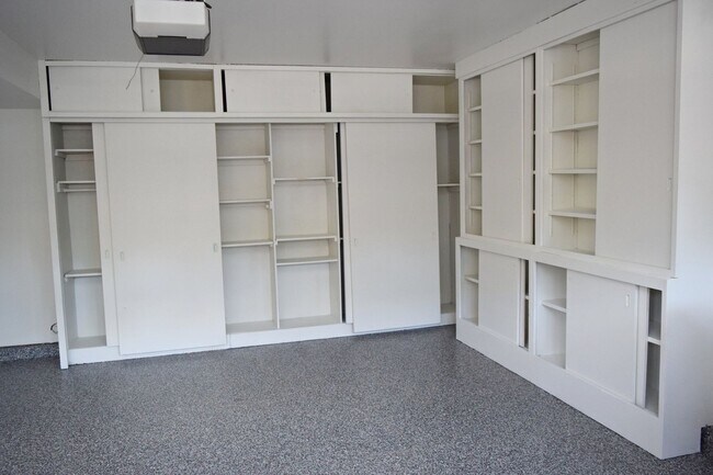 Building Photo - Price Reduced! Stunning 4BR/2.5BA Two-Story Renovated Townhome in UTC!