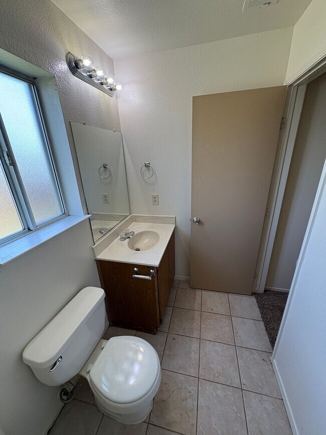 Building Photo - NW Visalia home available in a great neighborhood! available soon