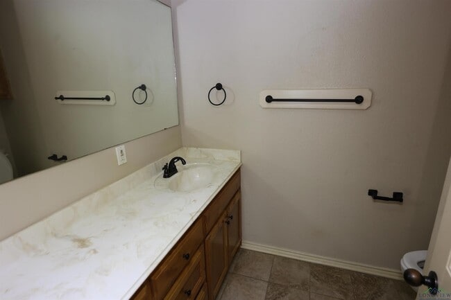 Building Photo - 133 Summer Creek Dr