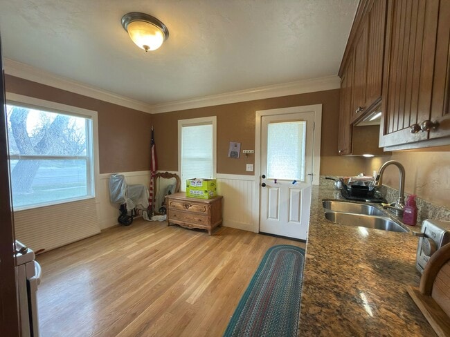 Building Photo - 240 S Main St