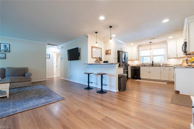 Building Photo - 820 Plainsman Ct