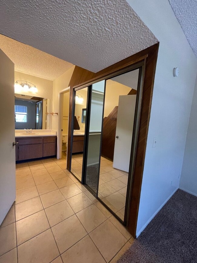 Building Photo - Gorgeous 2 Bedroom Condominium