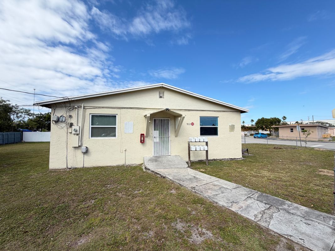 Building Photo - 912 NW 9th Ave