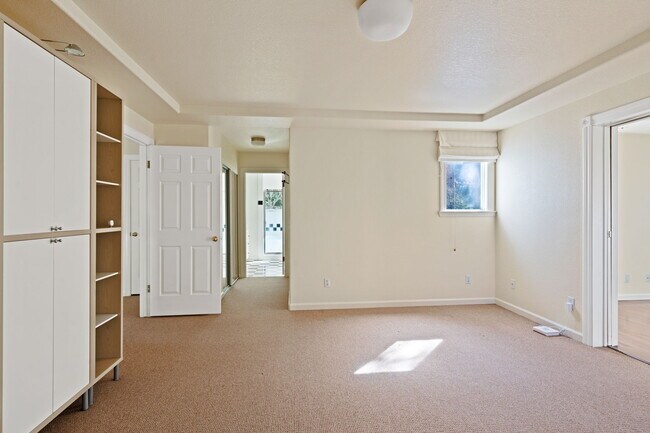 Building Photo - 8161 Ragle Pl