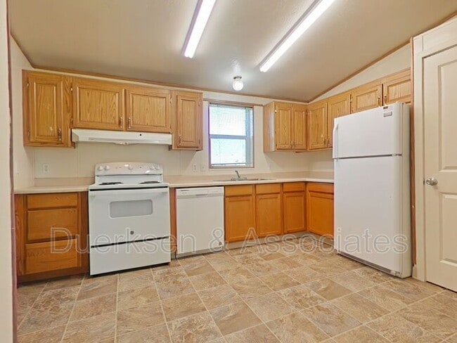 Building Photo - 415 Fir St