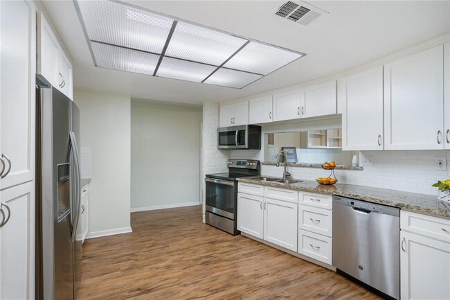 Building Photo - 759 Carlingford Ln