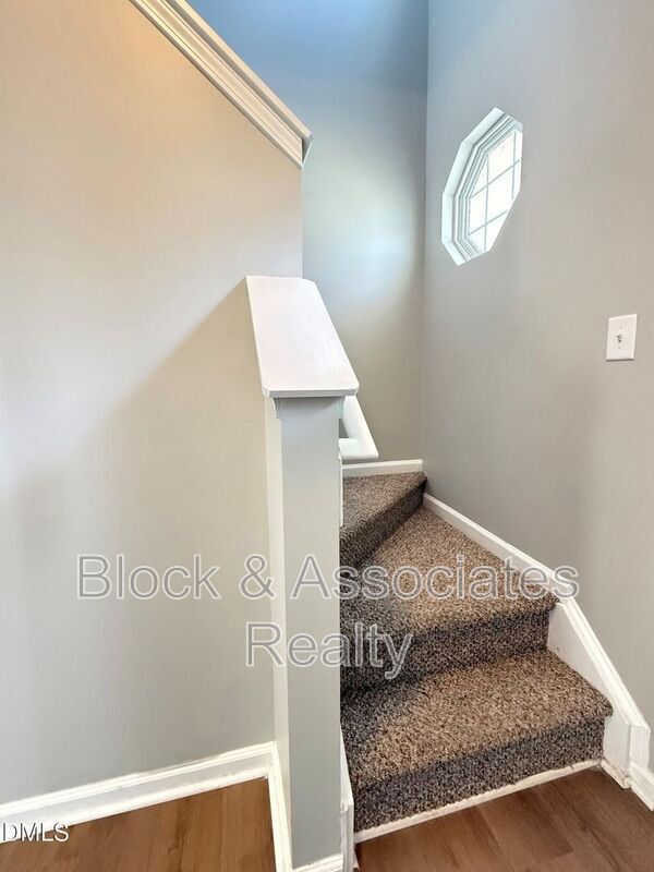 Building Photo - 420 Cline Falls Dr