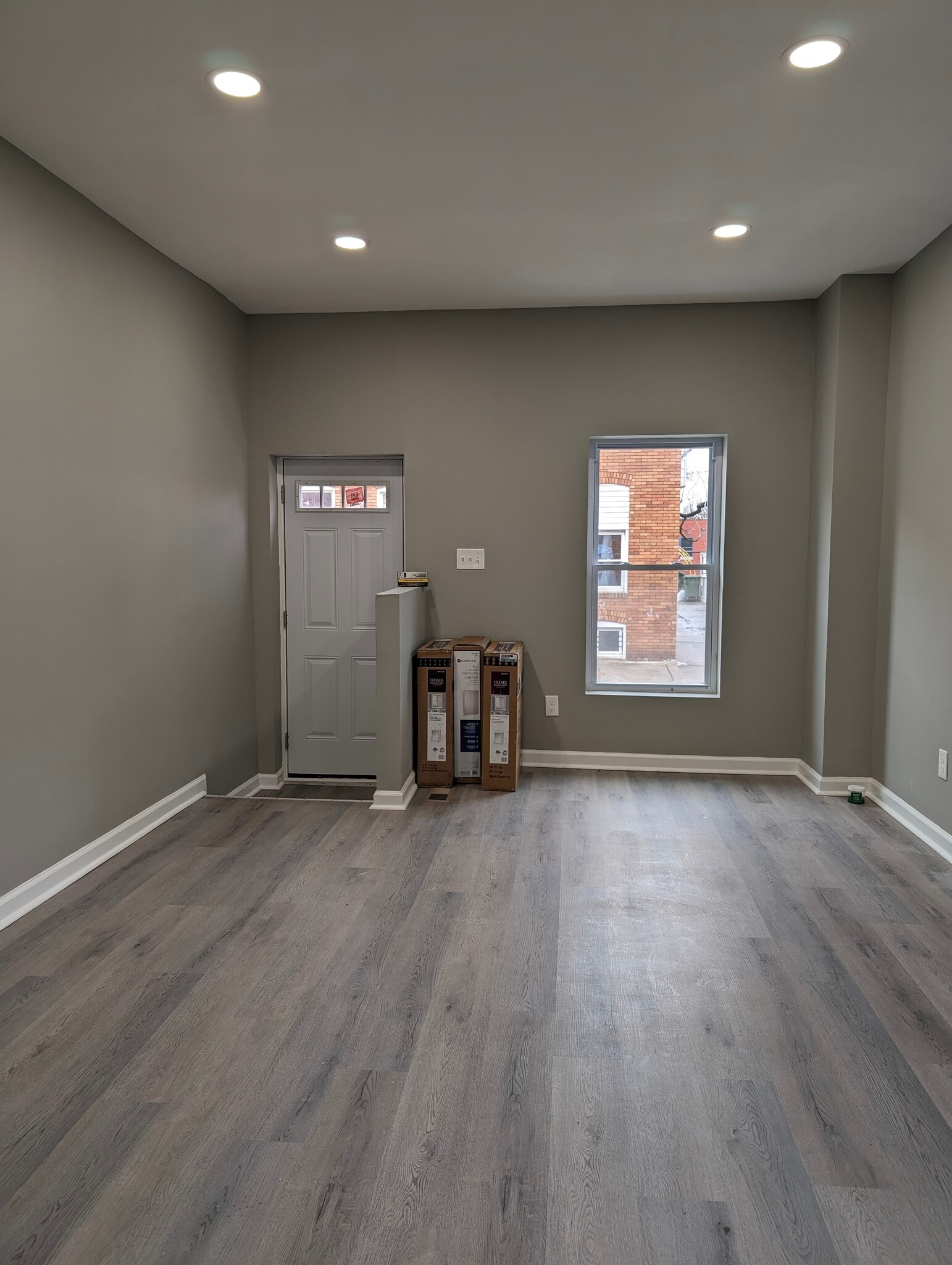 Building Photo - 800 N Curley St