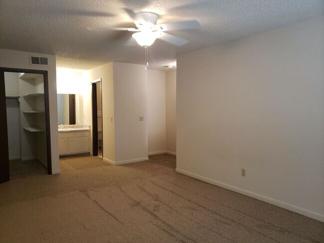 Building Photo - 214 Yelton Ct