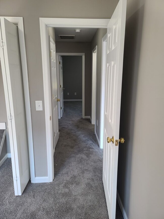 Building Photo - 3 Bedroom Townhouse for Rent in Waynesboro!