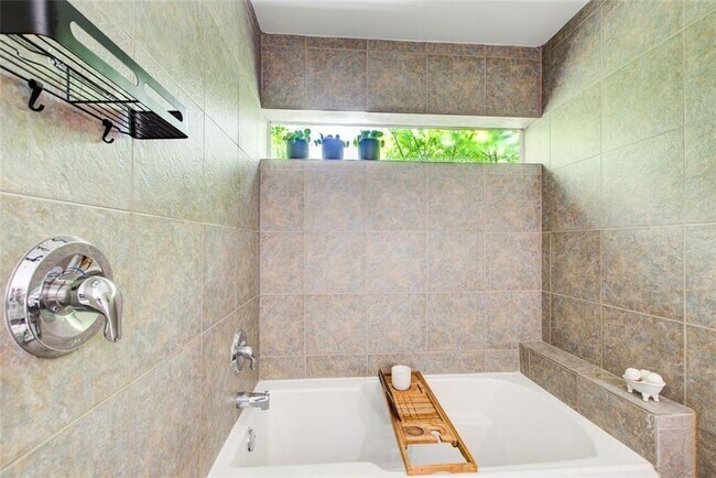 Building Photo - 241 Maynard Terrace SE