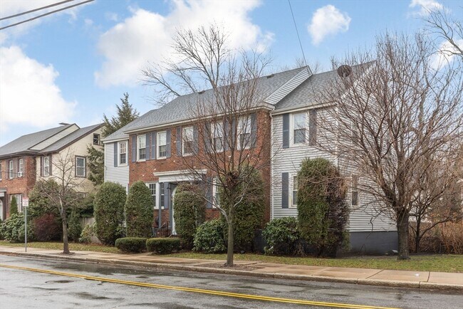 Building Photo - 161 Florence St