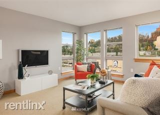 Building Photo - 827 Hiawatha Pl S