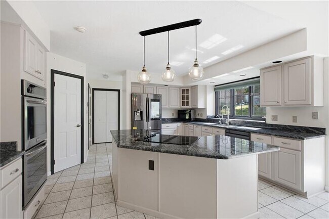 Building Photo - 2501 Birchwood Ct