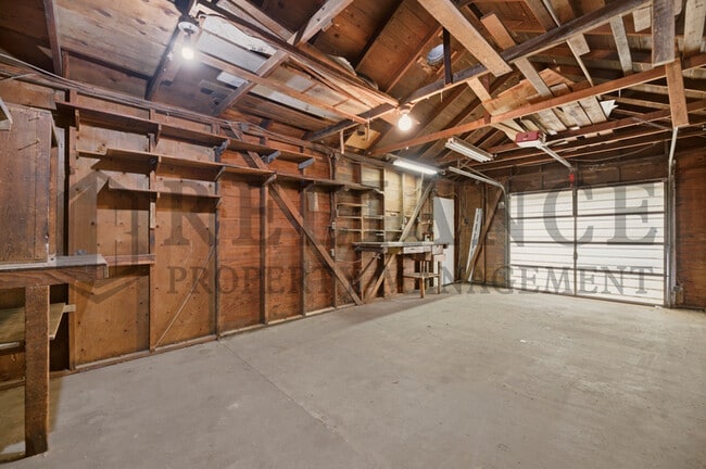 Building Photo - 1425 S Laura Ave