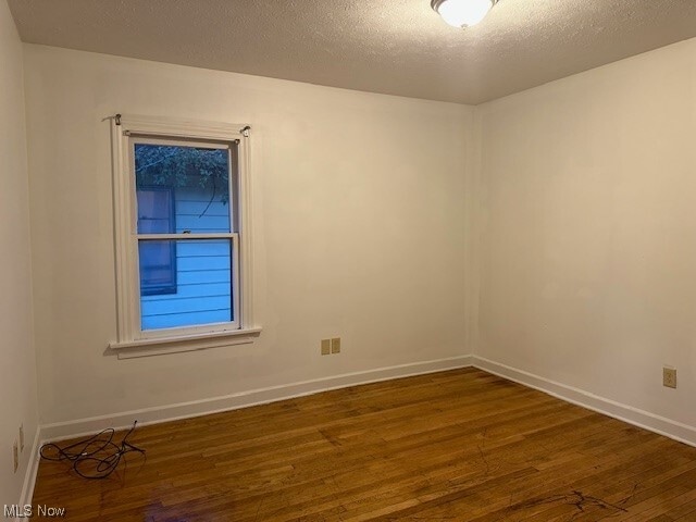 Building Photo - 14223 Glenside Rd