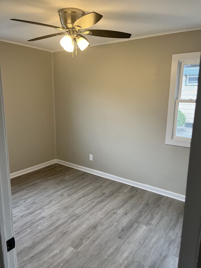 Building Photo - 420 S Wheatland Ave