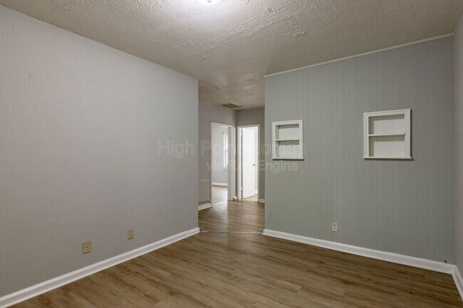 Building Photo - 433 Carver Ln