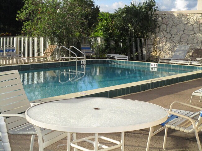 Building Photo - 10693 N Military Trl