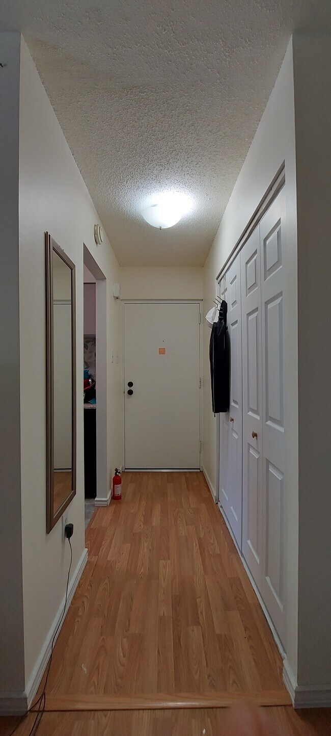 Main Door and Entrance Foyer - 280 Bridgewater Rd