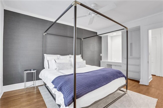 Building Photo - 355 8th St NE