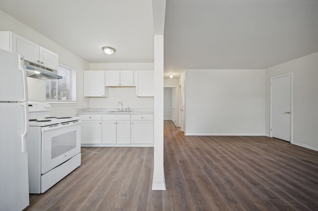 Building Photo - 1037 37th St