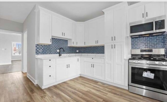 Building Photo - 957 N Central Park Ave