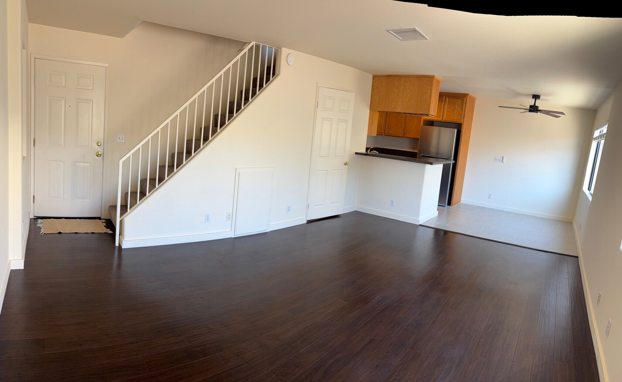 living area - 2470 Corinth Ave