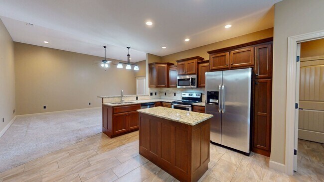 Building Photo - Townhome in Savannah schools!
