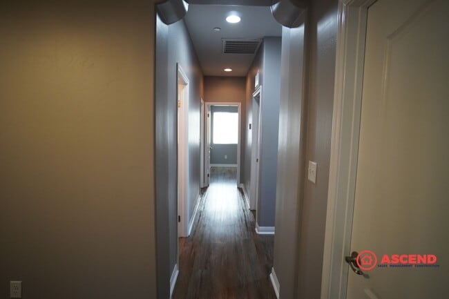 Building Photo - Beautiful 4 Bedroom SW Home Close to Freeway!