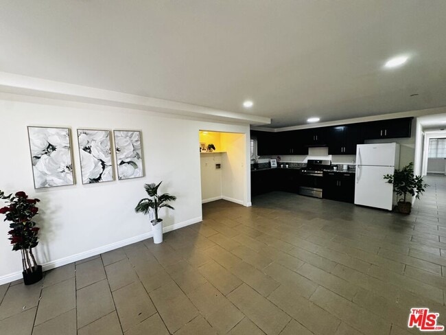 Building Photo - 10952 1/2 Wilmington Ave