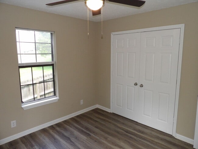 Building Photo - 35 Ashwood Ct