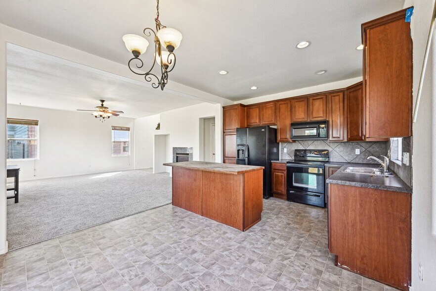 Building Photo - 7005 Wood Lily Dr