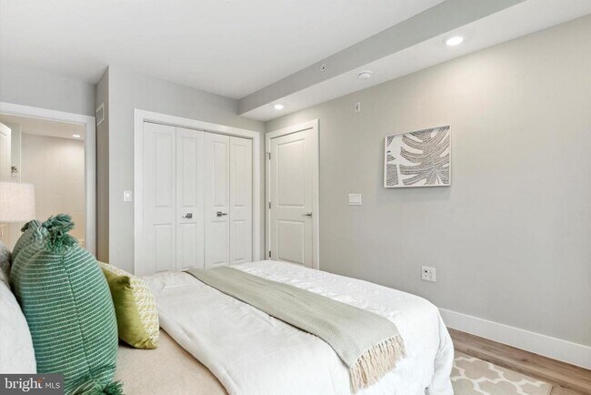 Building Photo - 1223 N 7th St