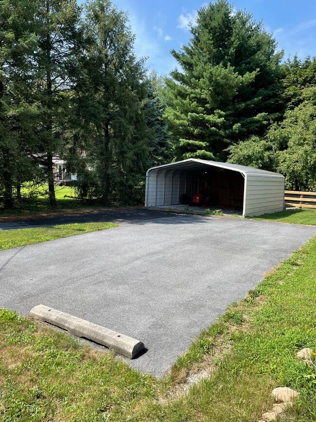 Building Photo - COMING SOON! 3 Bed 1 Bath in Shippensburg,...