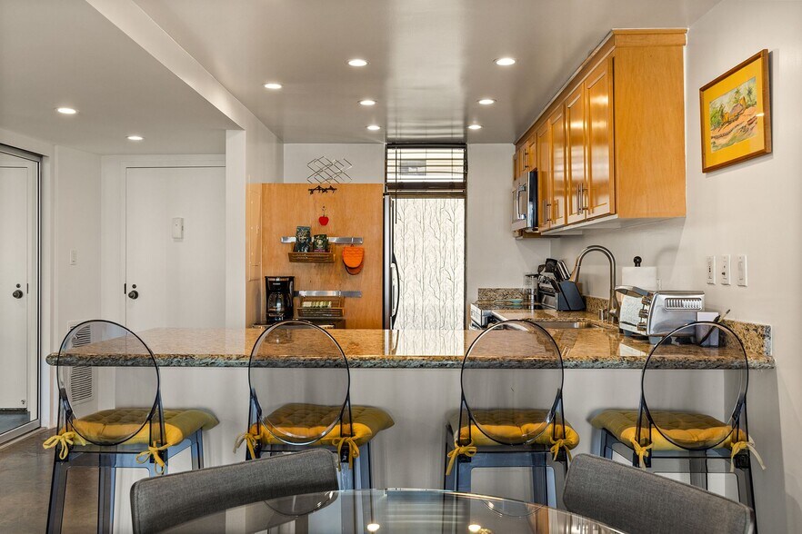 Building Photo - 4267 Marina City Dr