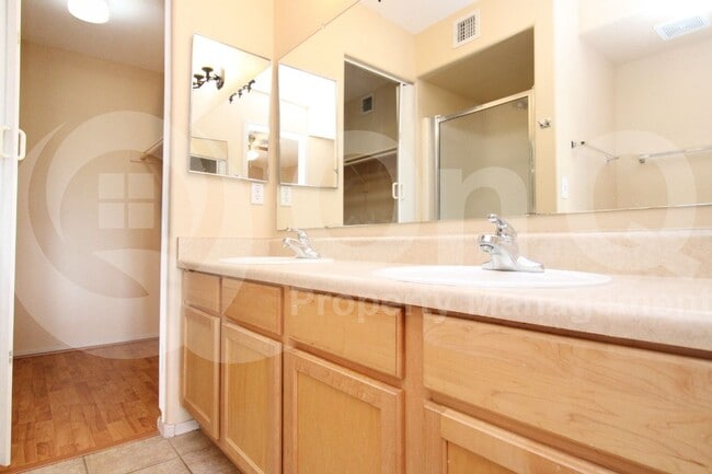 Building Photo - 3301 E Earll Dr