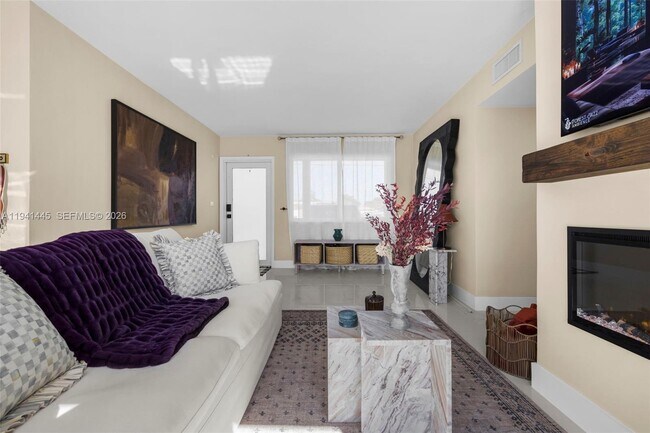 Building Photo - 10750 SW 43rd Ln