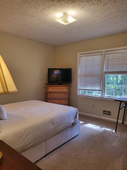 Building Photo - 5111 Cavalier Dr SE