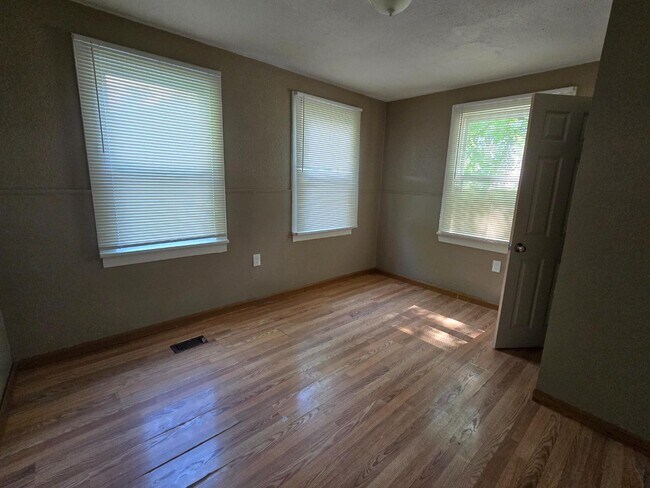 Building Photo - 7008 Paisley Dr