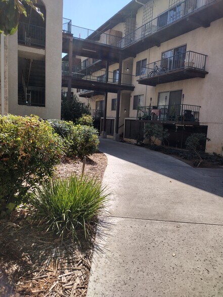 Building Photo - 5460 White Oak Ave