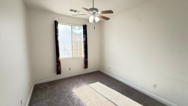 Building Photo - 3 Bedroom, 2 Bathroom Home with Pool locat...