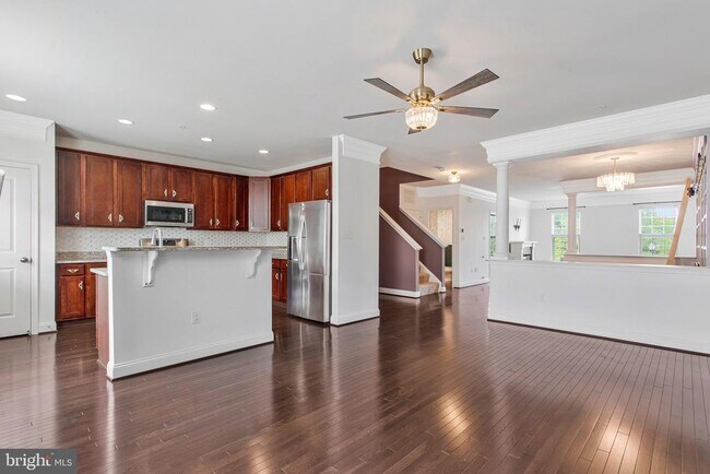 Building Photo - 703 Skippers Ln